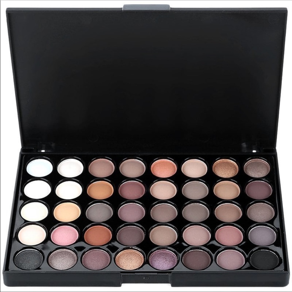 40-Color Eye Shadow Kit ❤︎ 3X HP ❤︎